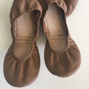 Sue London flats with bag